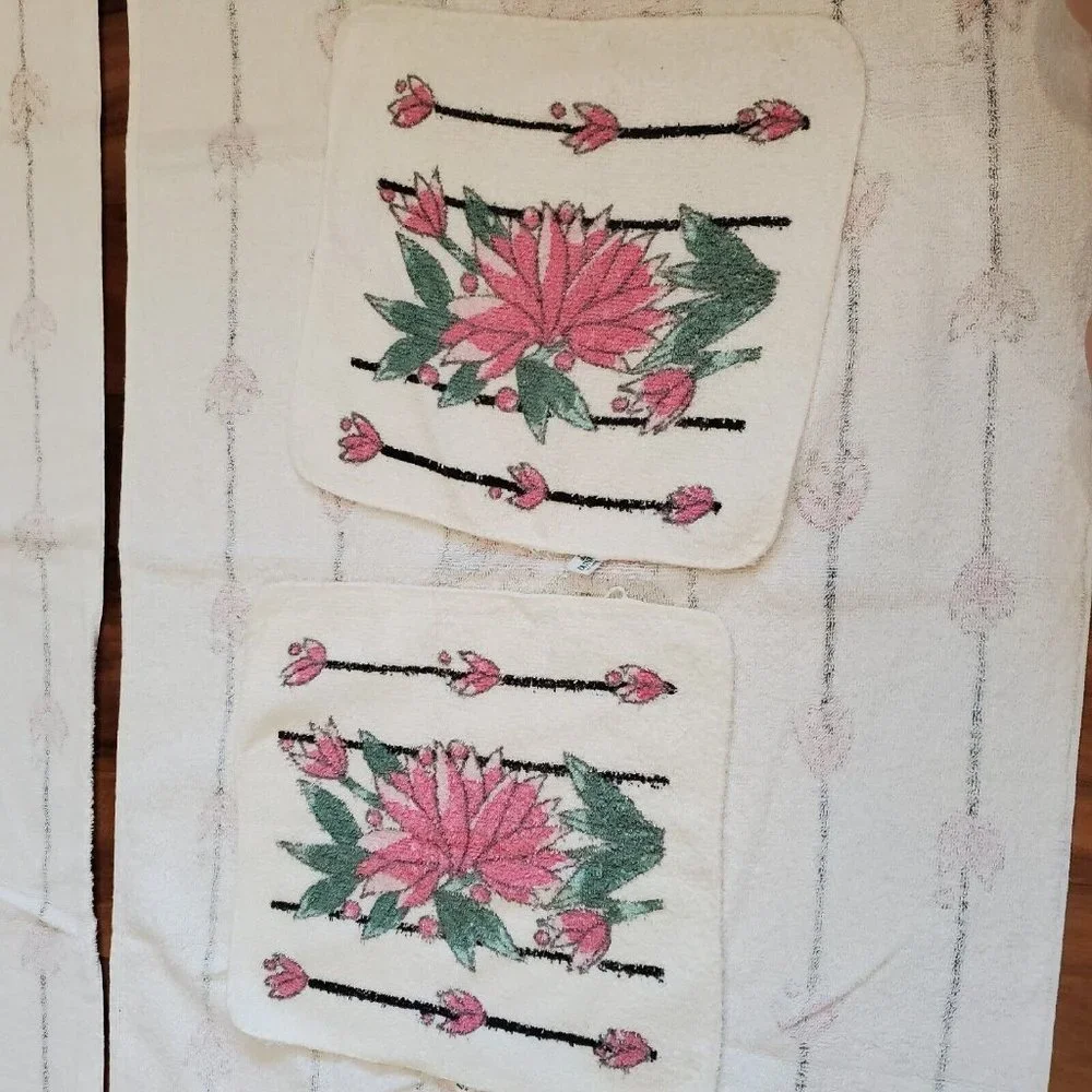 Vintage 80s Dundee Bath Towel Wash Cloth Set White Pink Floral‎ Stripes 4 Pc